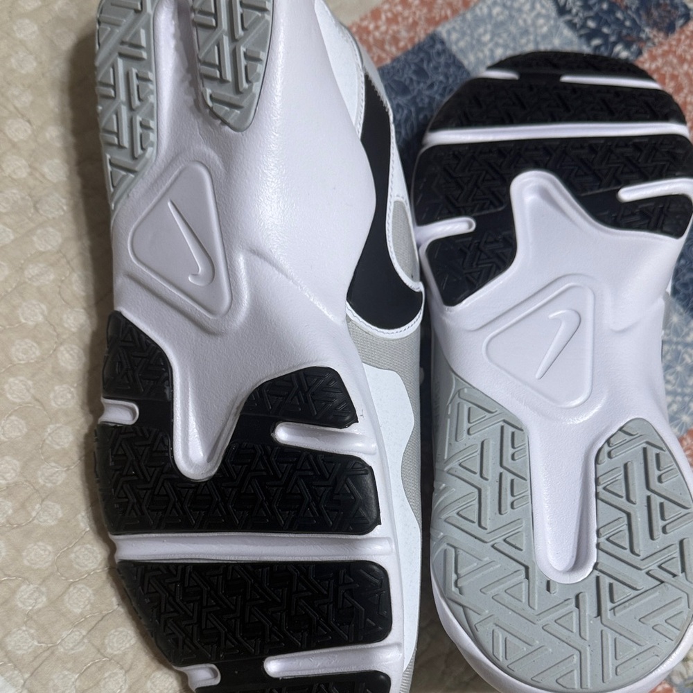 Nike Gray and Black Sneakers - Picture 5 of 6